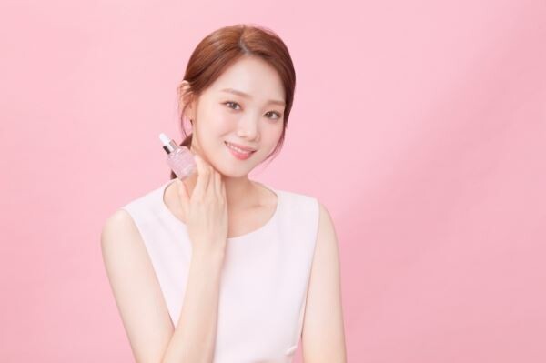 ▲라네즈 글로이 메이크업 세럼. [사진=라네즈]