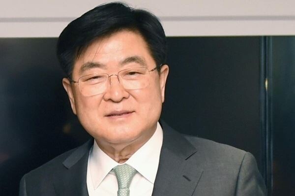 권오갑 현대중공업지주 부회장이 생존을 위해 '강도 높은 개혁'을 체감하고 있는 그룹의 관계사 전체 임원 가족에게 감사의 편지를 보냈다. (사진=연합뉴스)