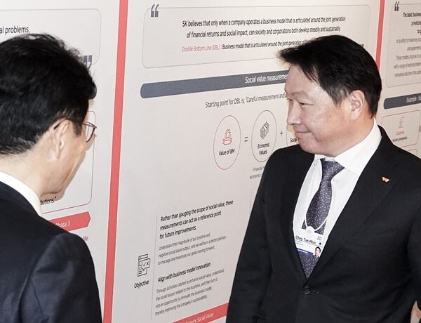 SK 최태원 회장이 글로벌 리더들의 집합체인 '세계경제포럼'의 공식 세션에 참석, “사회적 가치에 대한 측정을 고도화해 이해관계자 가치를 극대화해 나가자”고 역설했다. (사진제공=SK)