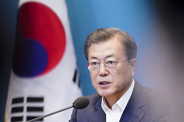 문재인 대통령이 24일 오후 청와대에서 열린 수석·보좌관회의에서 발언하고 있다. [사진=청와대]