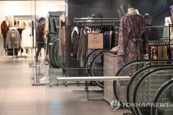 신종 코로나바이러스 감염증(코로나19) 확산 우려에 소비심리가 위축됐다. (사진제공=연합뉴스)