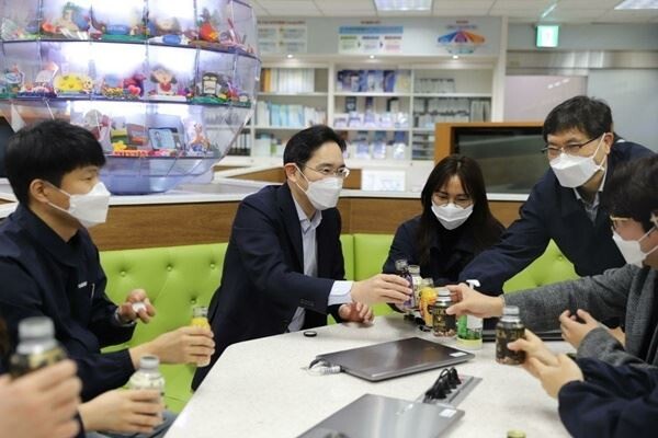 삼성전자 부회장이 3일 경상북도 구미시에 위치한 삼성전자 구미사업장을 방문하며 리더십을 빛냈다. (사진제공=삼성전자)