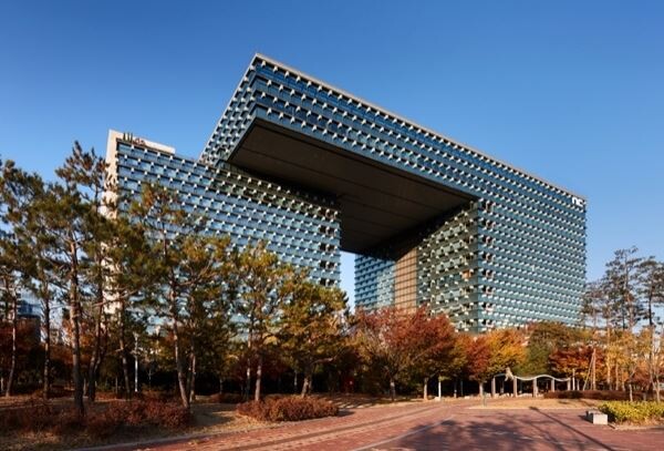 엔씨소프트는 5일부터 오는 31일까지 전국 엔씨패밀리존 가맹 PC방 사업주의 G코인 사용량을 100% 무료 제공하기로 결정했다. (사진제공=엔씨)