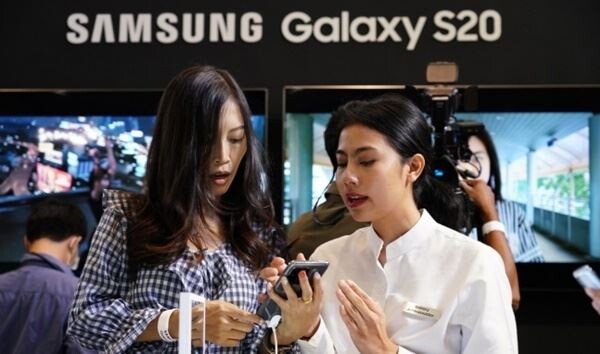 삼성전자는 새로운 모바일 혁신 시대를 여는 최신 프리미엄 스마트폰 ‘갤럭시 S20’를 전 세계에서 본격 출시한다고 6일 밝혔다. (사진제공=삼성전자)