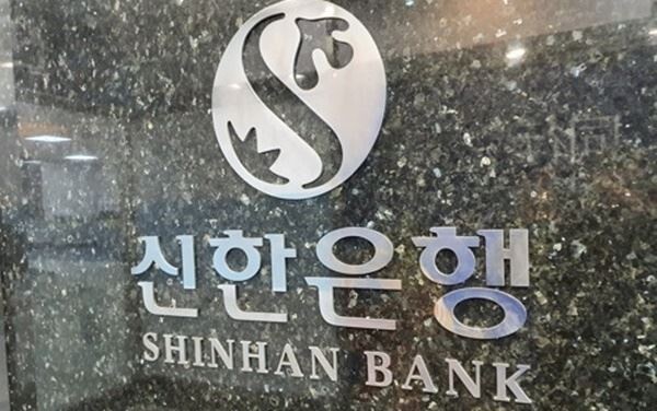 외환파생상품 키코(KIKO) 사태가 장기화 국면으로 치닫고 있다. 하나, 신한, 대구은행이 금융당국의 키코 분쟁 조정 결과를 수용할지 여부를 놓고 아직 결정을 내리지 못했기 때문이다. (사진제공=연합뉴스)