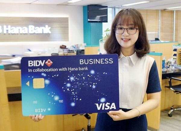 하나은행은 베트남 하노이, 호치민 지점이 BIDV(Bank for Investment and Development of Vietnam)와의 업무 제휴를 통해 법인카드 발급 서비스를 개시했다고 8일 밝혔다. (사진제공=하나은행)