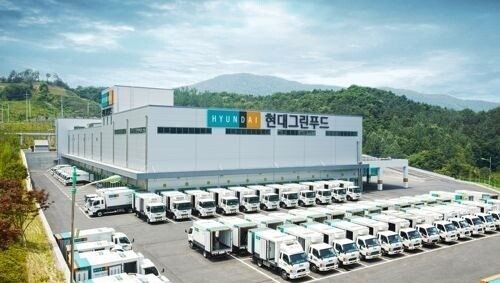 현대그린푸드는 지난 28일부터 경인센터를 폐쇄, 직원 600여명을 상대로 코로나19 검사를 진행하고 있다. 현재까지 직원 277명이 음성 판정을 받았다./ (사진=연합뉴스)