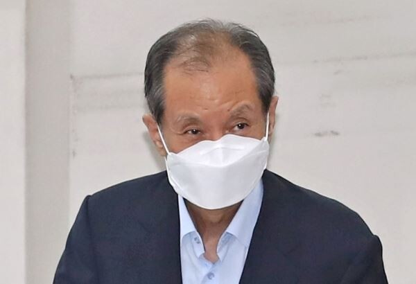 홍지호 전 SK케미칼 대표이사가 지난달 26일 오전 서울 서초구 서울중앙지법에서 열린 1심 속행 공판에 출석하고 있다. (사진=연합뉴스)