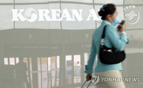 대한항공은 오는 17일까지 만 2년 이상 근속한 객실승무원을 상대로 장기 무급휴직 신청을 받고 있다./ (사진=연합뉴스)