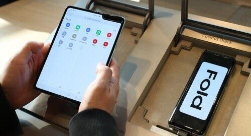 올 3분기 삼성전자에 이어 화웨이와 마이크로소프트도 폴더블폰 신작 공개를 각각 준비하고 있다.