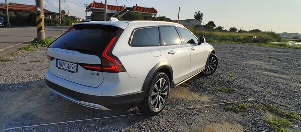 실용성과 프리미엄 감성을 모두 살린 ‘볼보 V90 B5’. 사진=이범석 기자