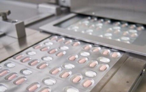미국 식품의약국(FDA)이 제약사 화이자가 개발한 코로나19 경구용 치료 알약을 미국의 각 가정에서 사용하는 것을 최초 승인했다. (사진=연합뉴스)