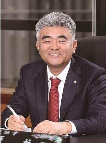 본업 흔들리는데 