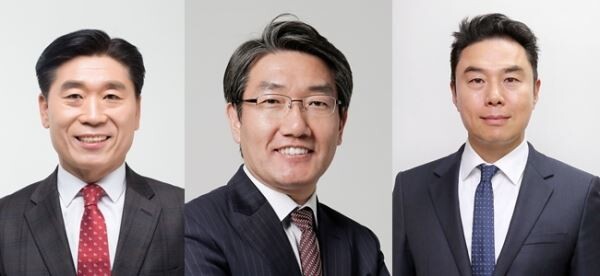 ▲(사진에서 왼쪽부터) 유정석 현대L&C 신임 대표이사, 김성일 현대HCN 대표이사, 정지영 현대백화점 영업본부장. [사진=현대백화점그룹]