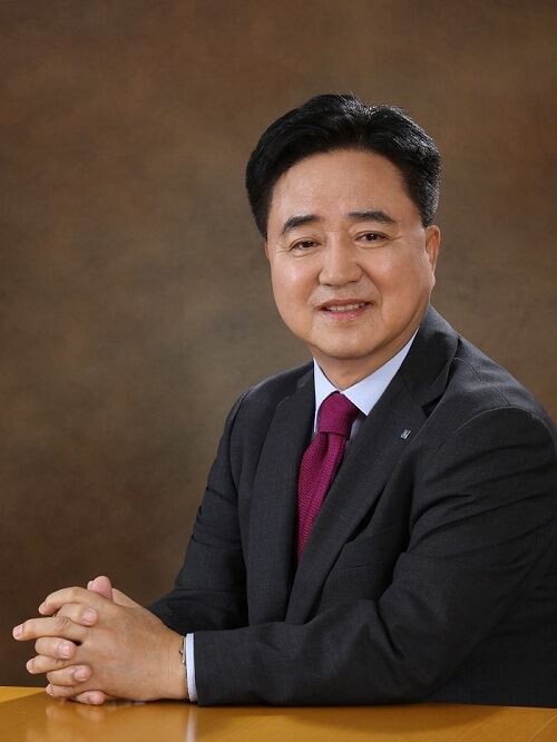 [사진 = 신용길 생명보험협회 회장]