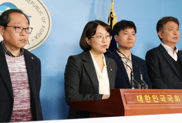 ▲지난 5일 '대리점 보복출점 금지 대리점법 개정안 발의' 간담회서 발언하는 추혜선의원. [사진=추혜선의원실]