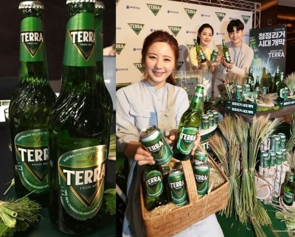 ▲ 하이트진로의 맥주 신제품 '테라(TERRA)'. 13일 서울 한 호텔에서 열린 출시 행사에서 모델들이 테라를 소개하고 있다. (사진왼쪽) '청정라거 테라' 병맥주. [사진=김자혜 기자, 하이트진로]