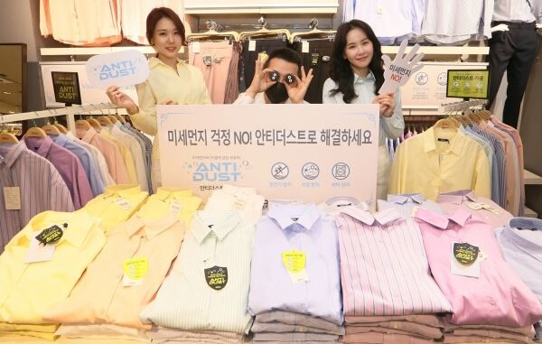 ▲스파오 모델들이 안티더스트 상품을 소개하고 있다. [사진=이랜드월드]
