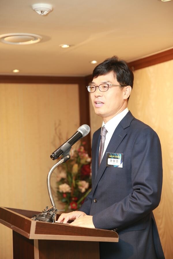안철경 보험연구원장이 16일 기자 간담회를 열고 모두발언하고 있는 모습.[사진 = 보험연구원 제공]
