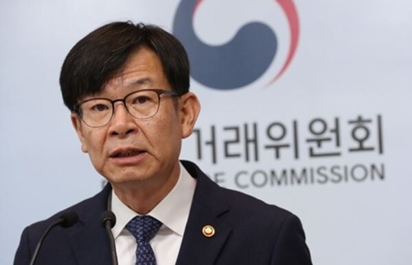 김상조 공정거래위원장이 23일 사익편취행위인 일감 몰아주기를 자행하고 있는 대기업들에게 더 이상 우리 사회에서 용납돼서는 안 된다고 경고했다. [사진= 연합뉴스]