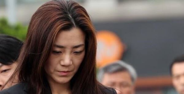 물컵 갑질 논란으로 사퇴했던 조현민 전 대한항공 전무가 한진그룹 지주회사인 한진칼 전무 겸 정석기업 부사장으로 경영 최전선에 복귀했다.[사진= 연합뉴스]
