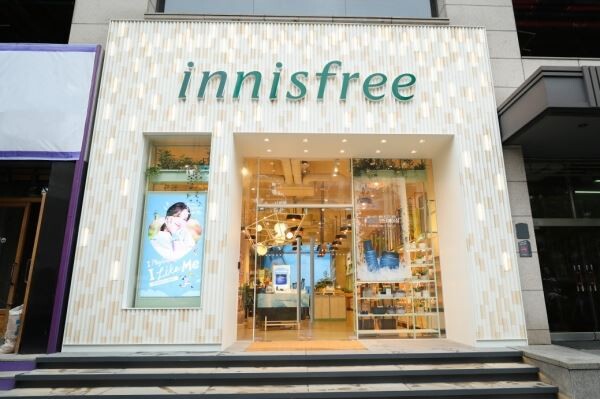 ▲이니스프리는 자연주의 컨셉트 콘텐츠를 담아 강남 플래그십 스토어를 리뉴얼 오픈했다. [사진=이니스프리]