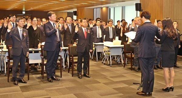 지난 1일 HUG 부산 본사에서 HUG 임직원이 인권경영헌장 선포식을 개최하고 있다.[사진제공=주택도시보증공사]