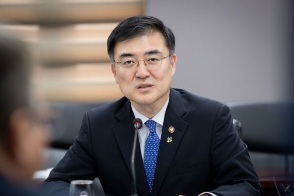 손병두 금융위원회 부위원장은 25일 서울 중구 은행회관에서 열린 주택금융개선 T/F(서민형 안심전환대출 실시)회의에서 발언하고 있다.[사진 = 금융위원회]