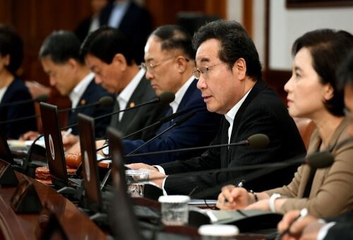 이낙연 국무총리가 27일 세종로 정부서울청사에서 열린 국무회의를 주재, 모두발언을 하고 있다. [사진=국무총리실]