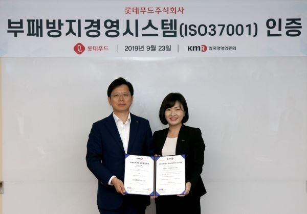 미래에셋생명의 ‘변액유니버셜 종신보험 두 개의 약속’이 시장에서 선풍적 인기를 끌고 있다.이는 기본적인 사망 보장은 물론 생활자금 지급을 통해 은퇴 이후의 생활비 마련도 선택적으로 보장하고 있는데다 미래에셋생명의 차별화된 변액보험 전문성을 바탕으로 신규 ETF 등 다양한 변액보험펀드를 활용해 업계 최고 수준의 환급률을 기대할 수 있어 인기를 끌고 있다. [사진제공=미래에셋생명]