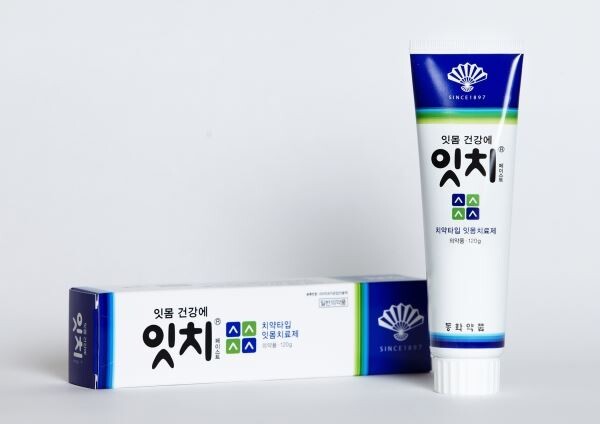 하루 두 번의 잇솔질만으로 치아는 물론 잇몸 건강까지 간편하게 관리할 수 있는 치약형 잇몸치료제 ‘잇치’가 현대인의 구강관리 방법으로 주목 받고 있다. 사진은 동화약품 치약형 잇몸치료제 ‘잇치’ 제품)[사진제공=동화약품]
