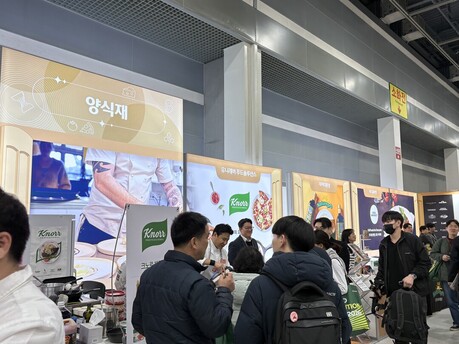 [포토짤뉴스] 시식 몰린 관람객…식자재 부스 ‘북적’